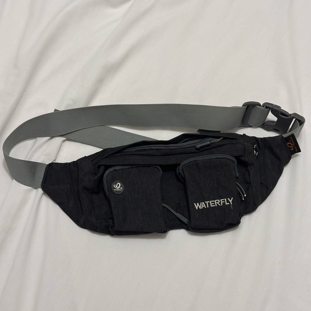 Waterfly sling bag